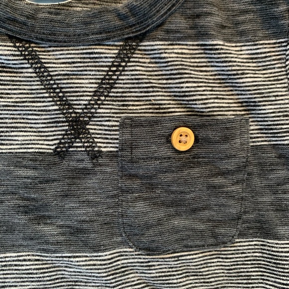 2T shirt - Picture 3 of 3